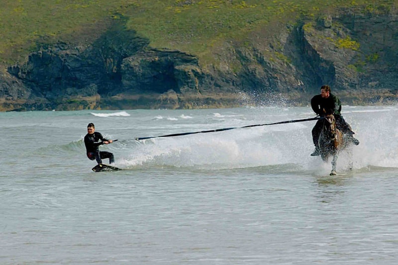 Horse Surfing - 22 Sports acquatici da provare