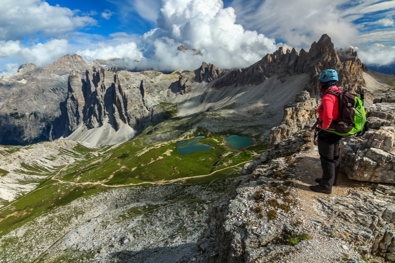 Femme sur les Dolomites - 14 Treks Sensationnels dont vous n’avez Sûrement Jamais Entendu Parler