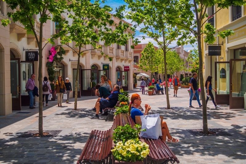 La Roca Village: a shopping stop not to be missed during a stay in