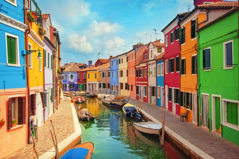 Island of Burano - places to visit in Italy