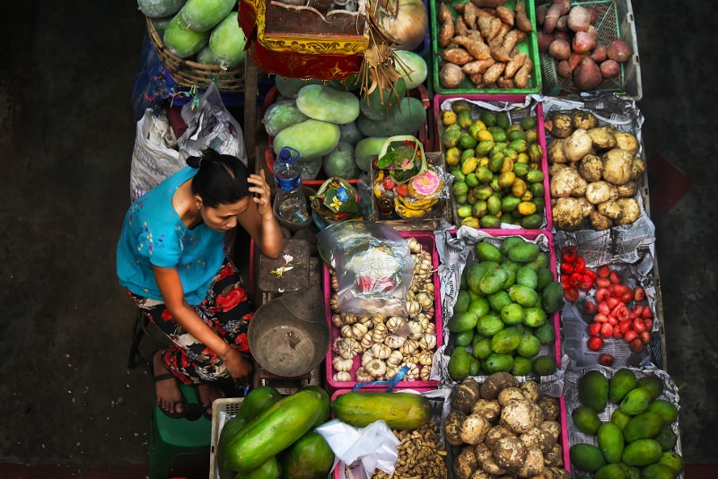 Teschi decorativi per la vendita al mercato di Ubud, Bali