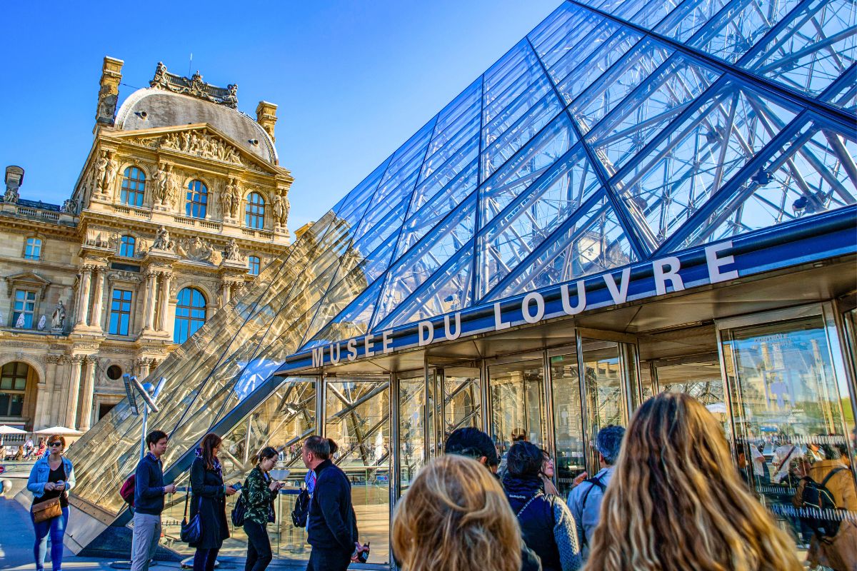 Louvre Museum opening hours