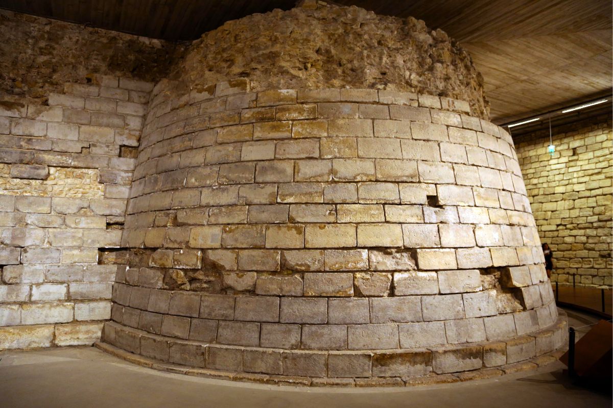 Underground moat, Louvre Museum