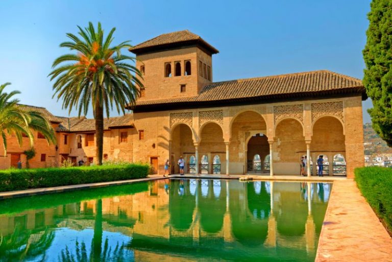 Alhambra Tours – Which One Is Best? - TourScanner