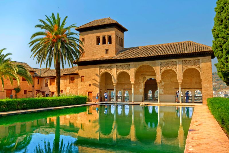 benefits of an Alhambra guided tour