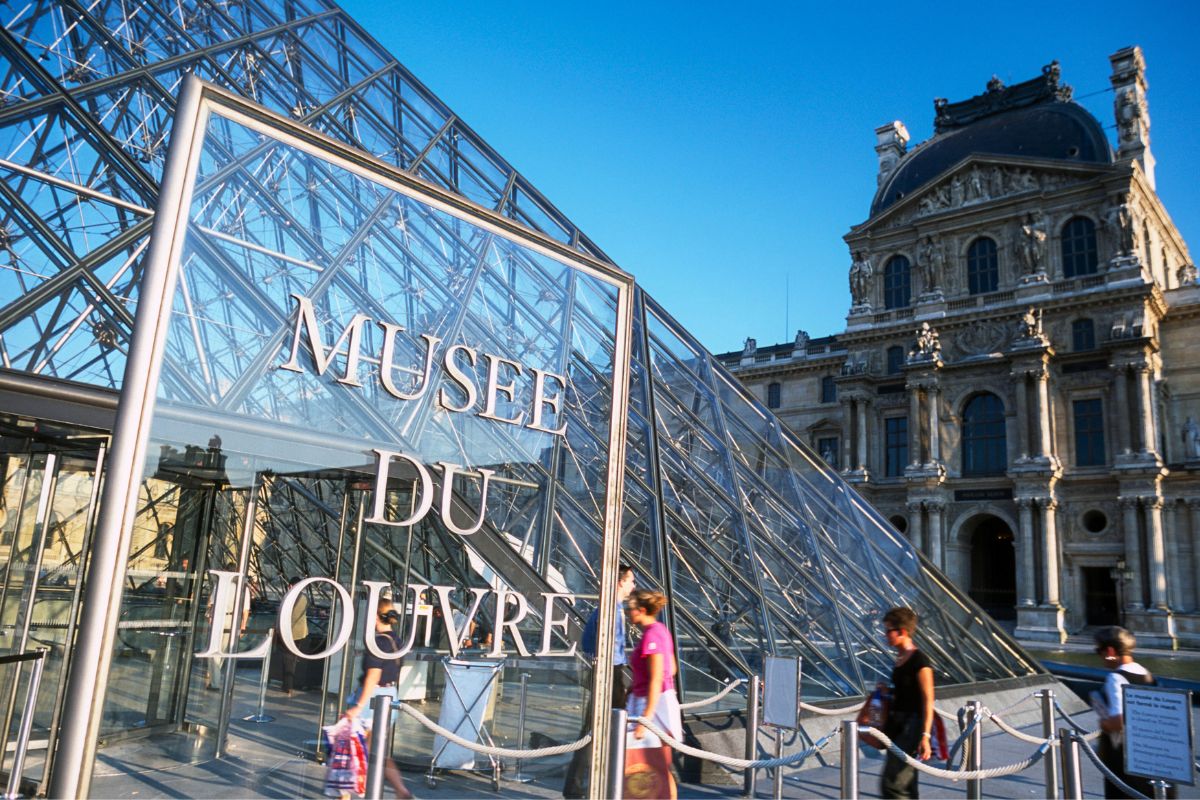 visit the Louvre Museum for free