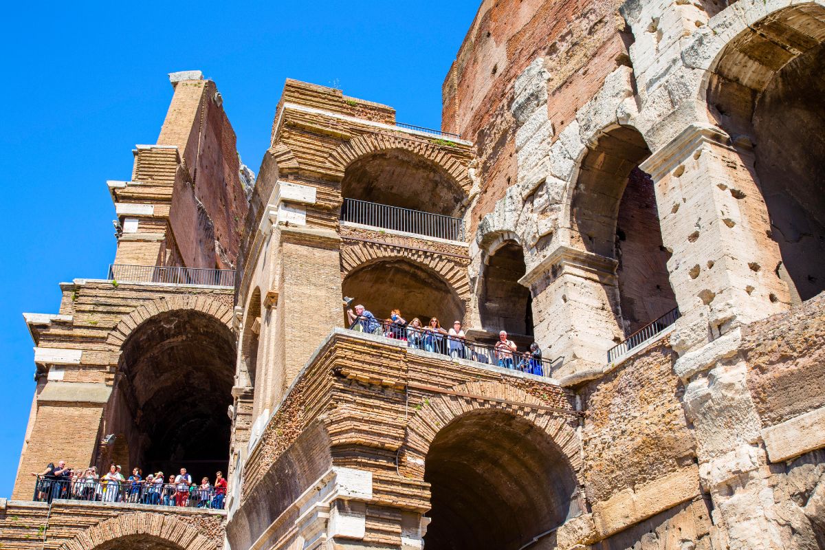 which kind of Colosseum tours are available