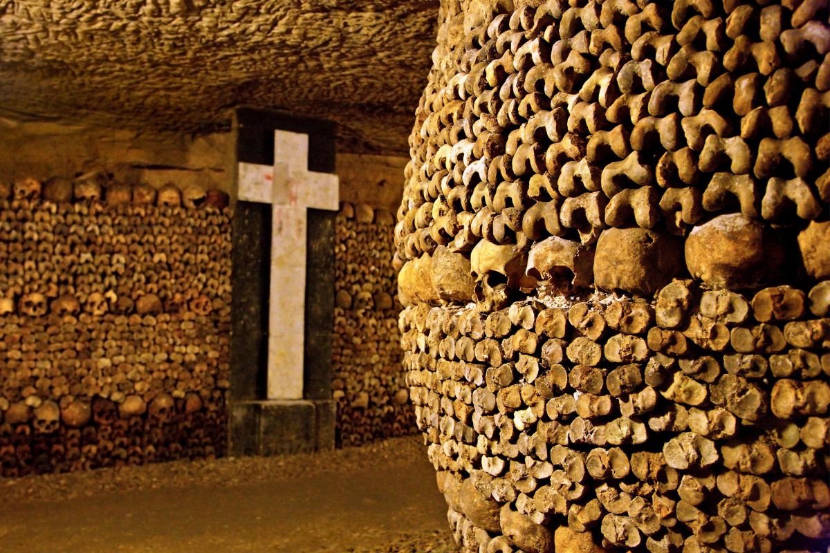 tour of catacombs in paris