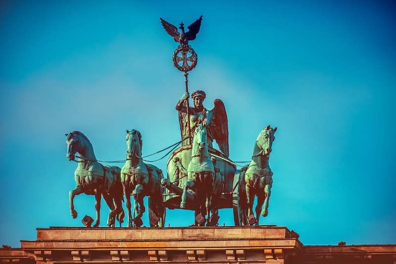 Statue Porte de Brandebourg - Berlin Tours – 13 Visites Incontournables 