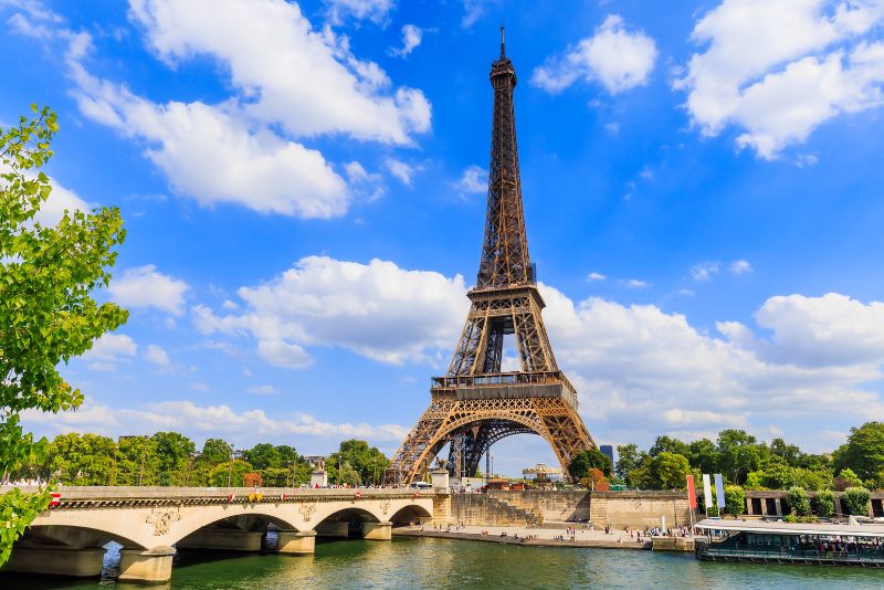 how to buy Eiffel Tower last-minute tickets