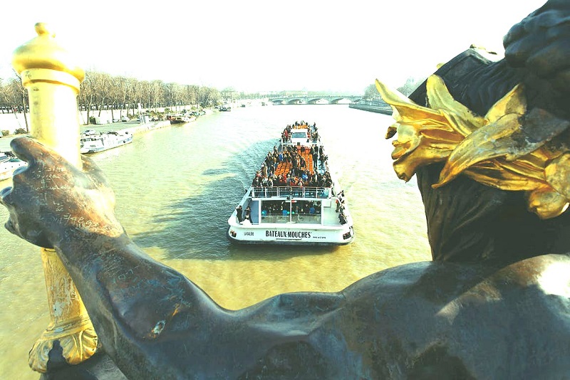 Bateaux Mouches Flusskreuzfahrt in Paris