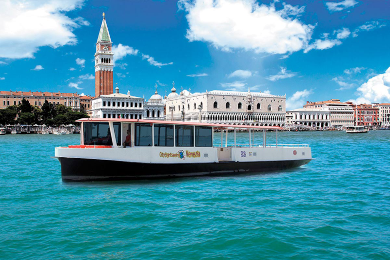 boat cruise in venice