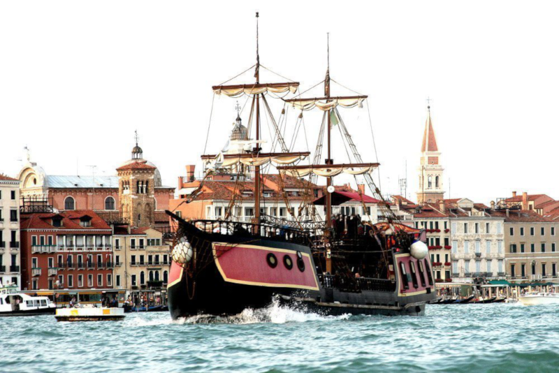 Galeón de excursión con cena.