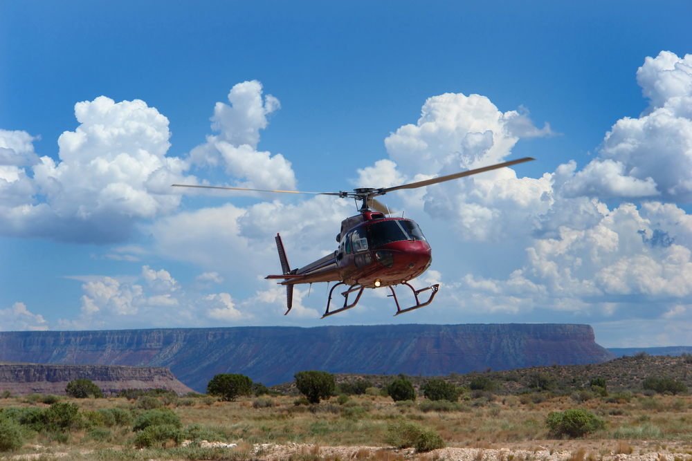 Helicóptero aterrizando en el Grand Canyon West Rim