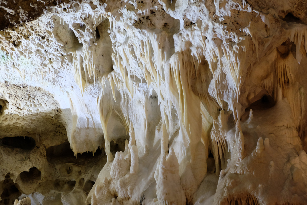 Meravelles Cave