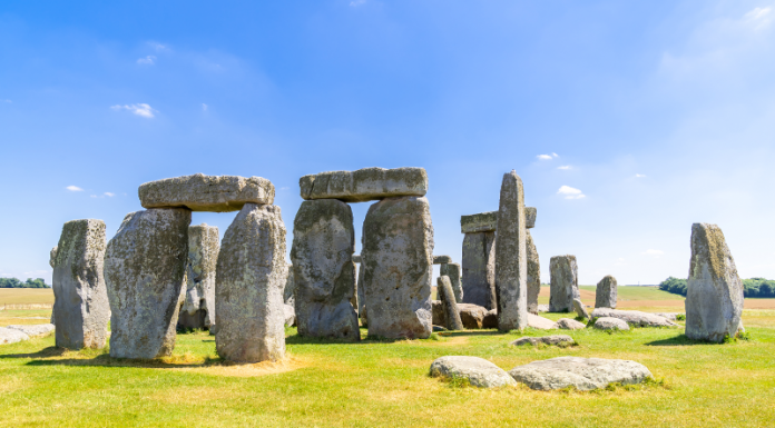 Stonehenge tours from London