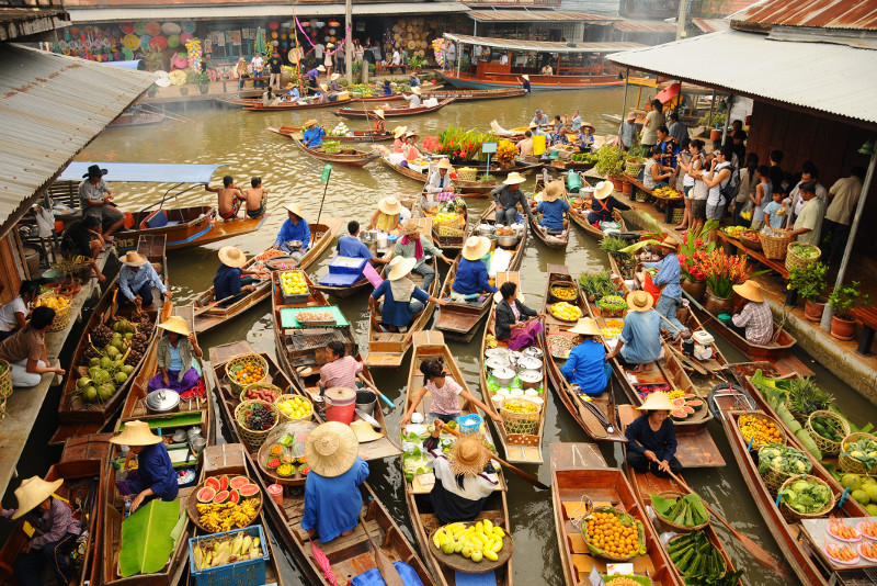 Excursión a los mercados flotantes y al puente sobre el río Kwai desde Bangkok