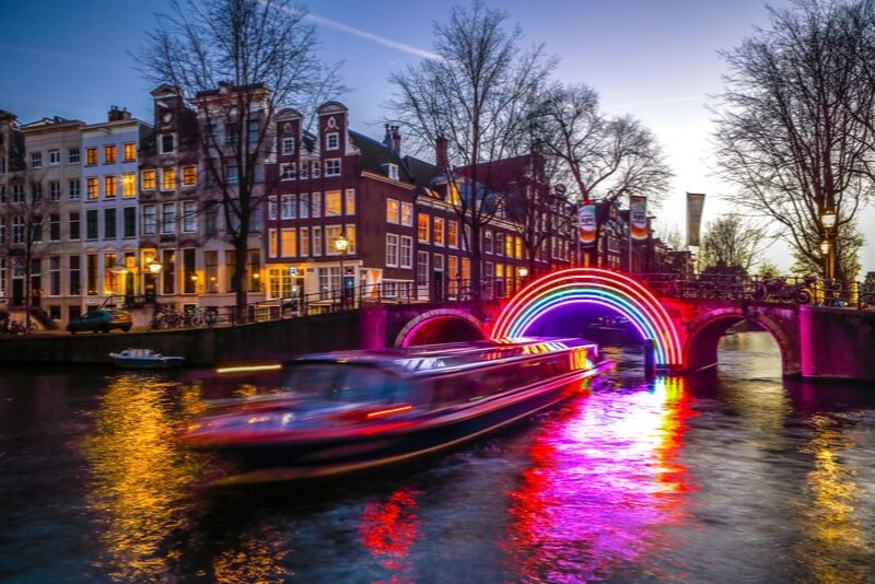 evening canal cruise in amsterdam