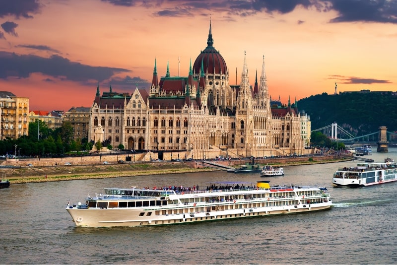 Budapest sightseeing river cruise