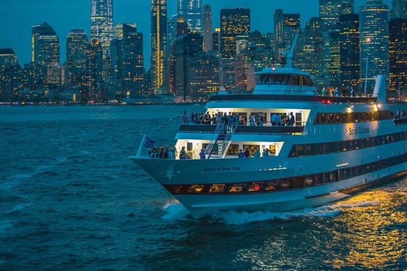 boat tour nyc night