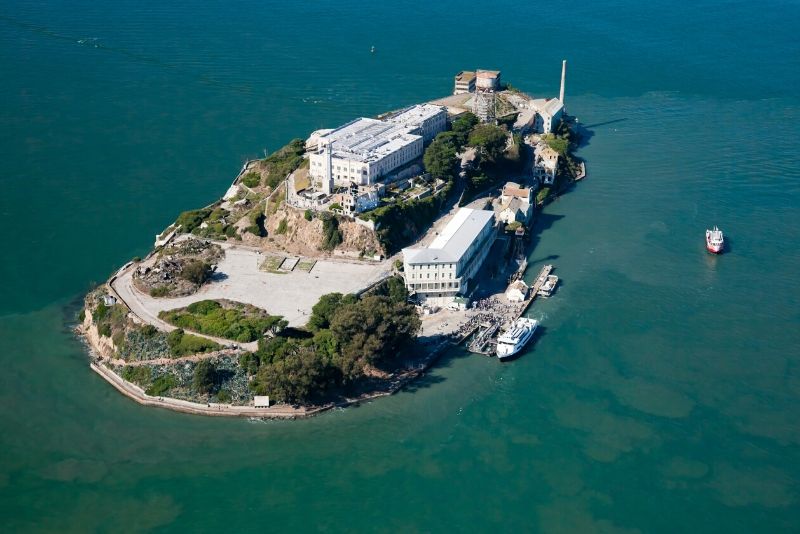 does alcatraz give tours