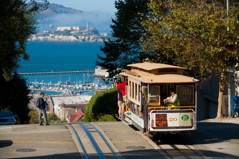 Early Access to Alcatraz and Cable Car Sightseeing Tour