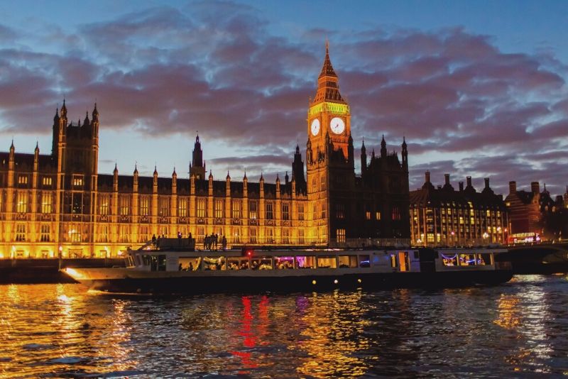 London Showboat 4 Course Dinner Cruise on Thames River