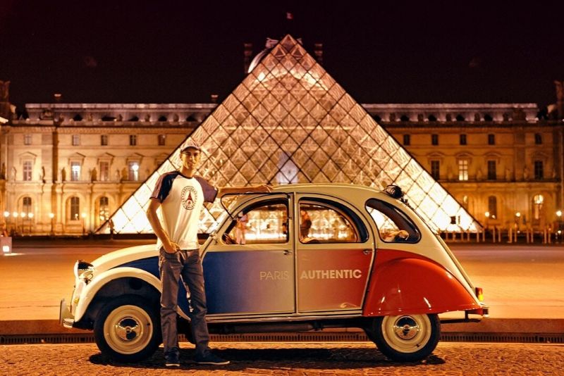 Tour privado nocturno de París en un Open Top 2CV