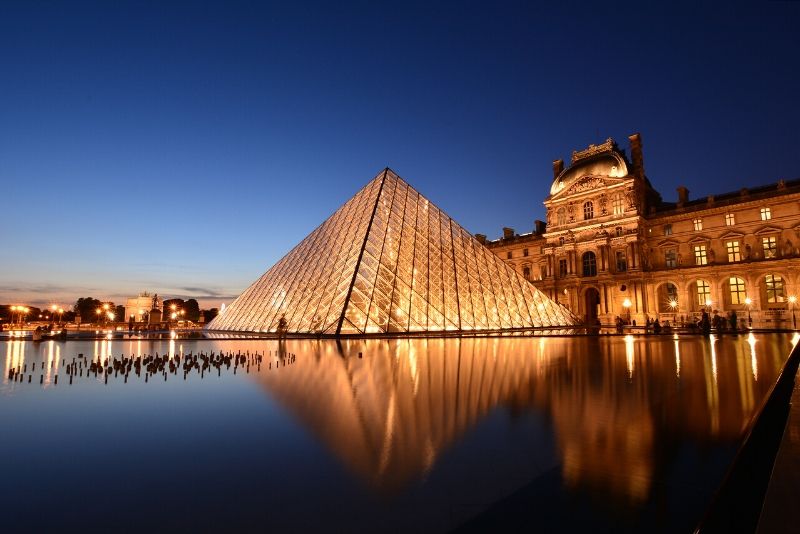 VIP Louvre Highlights & Wine Tasting Evening Tour