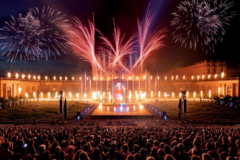 Spectacle de fontaines nocturnes de Versailles et feux d'artifice de Paris