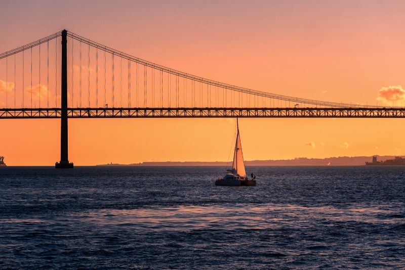 Lisbon: 2-Hour Sunset Cruise on the Tagus River with Drinks