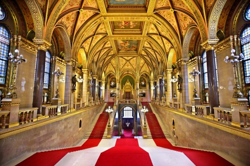 hungarian parliament building tour