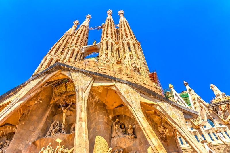 Free Walking Tour of the Sagrada Familia