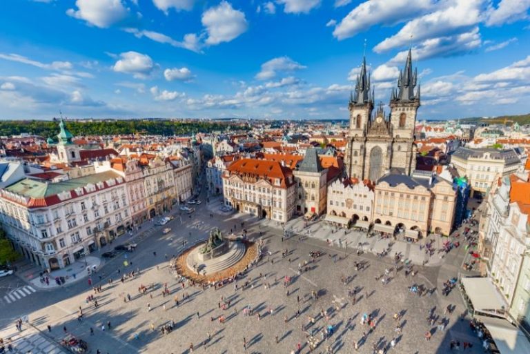 are there free walking tours in prague
