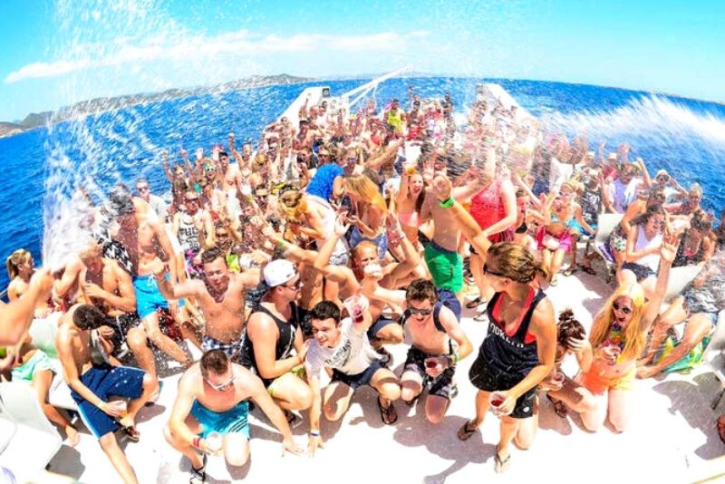 Barco de fiesta en Cancún, México