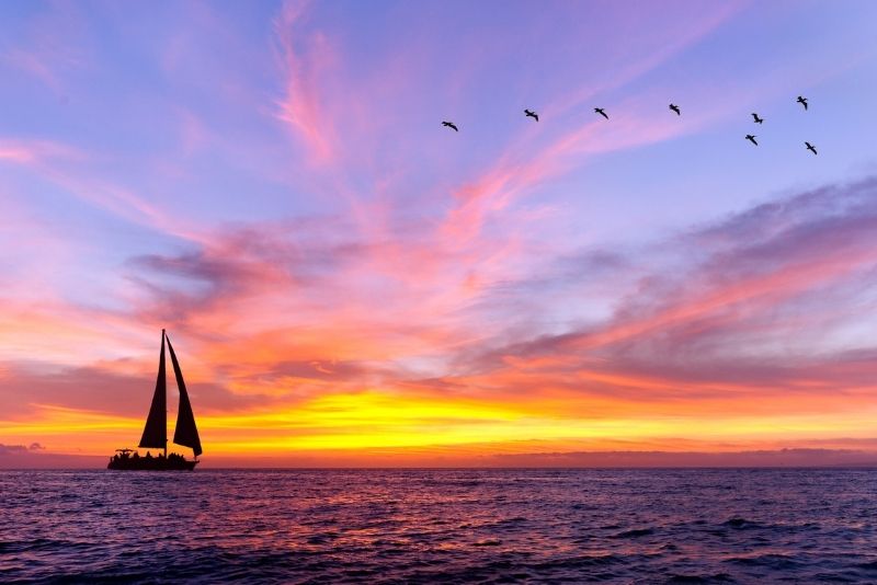 romantic sunset sailing tour in Chicago