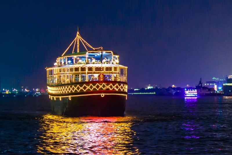 Dhow cruise in Dubai Creek