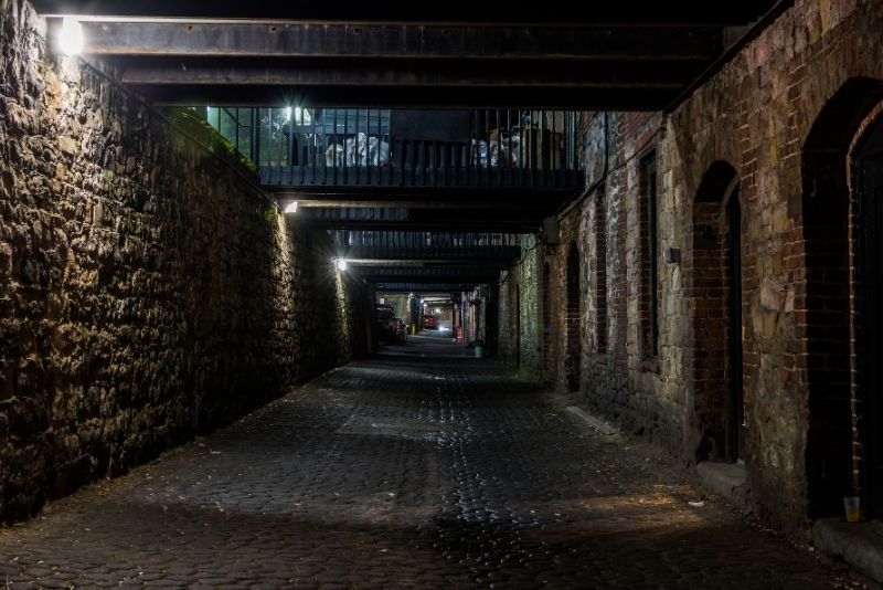 Creepy Crawl Night-Time Haunted Pub Walking Tour of Savannah’s Historic District