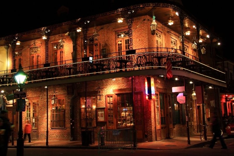 ghost tour new orleans night