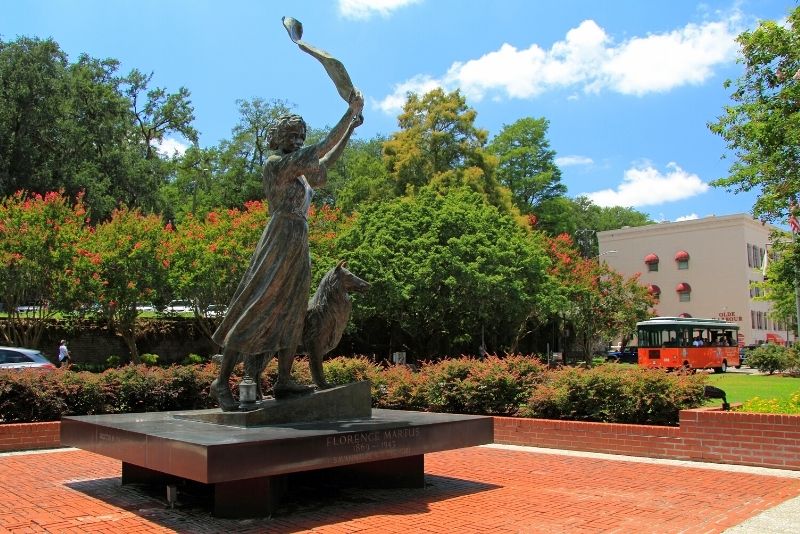 Waving Girl at River Street Market Place, Savannah