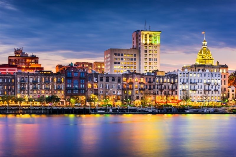 haunted pub crawl in Savannah