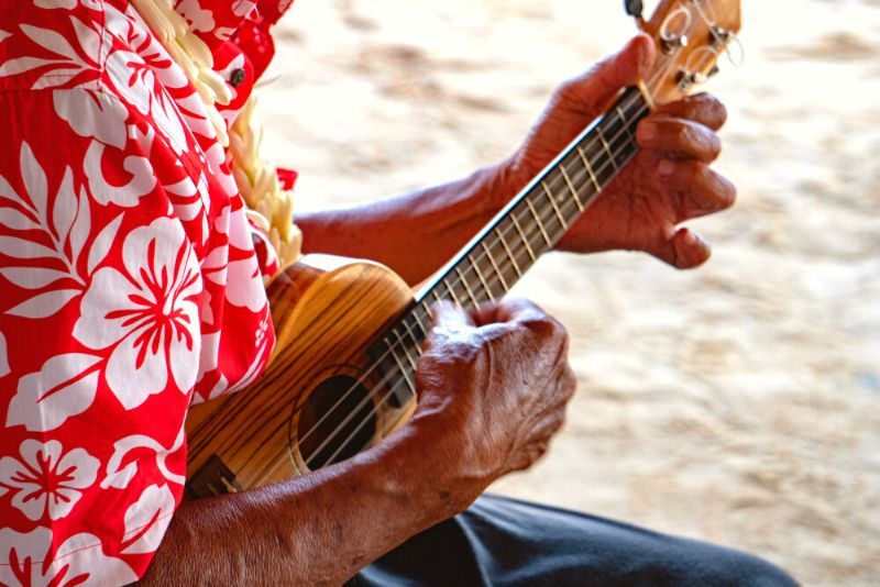 Ukulele lessons and The Ukulele Store Oahu Waikiki Beach