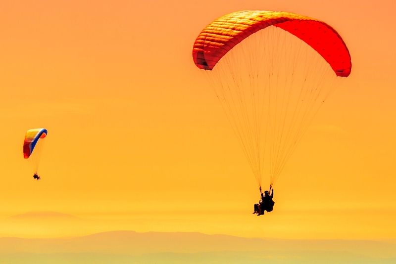 paragliding in Lake Tahoe