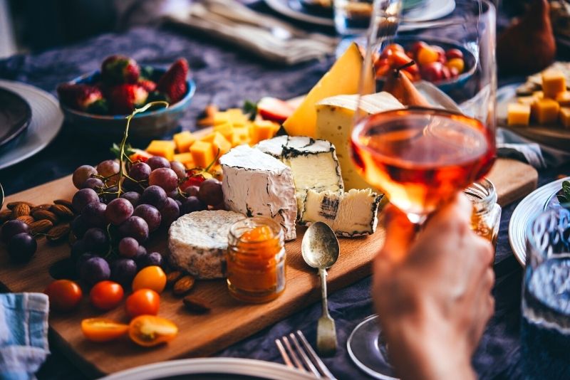 wine and cheese tour in Paris
