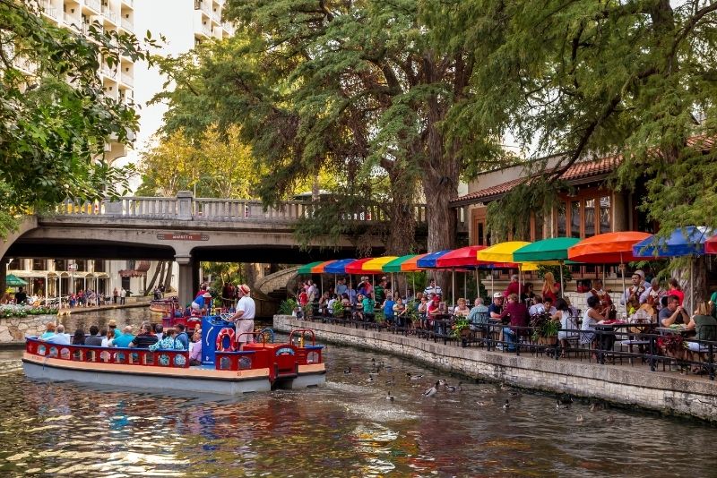 San Antonio's River Walk - Top 5 Best Eats - Brews & Clues - Bar