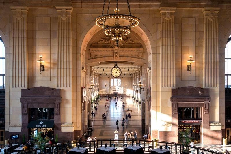 Kansas City Royals pay tribute to iconic fountains and art deco