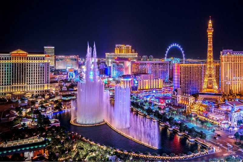 Vegas Girls Night Out - Hop in the limo and pop open the bubbly