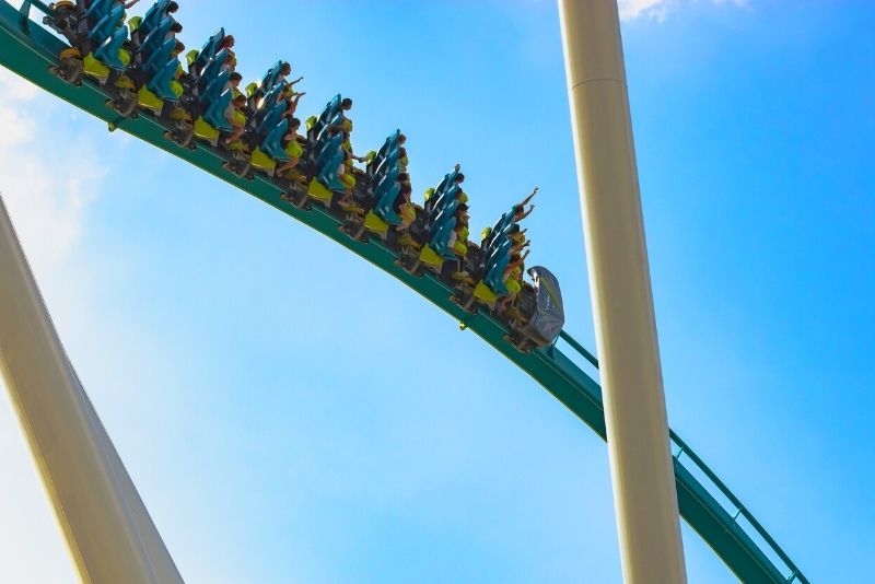 https://tourscanner.com/blog/wp-content/uploads/2021/08/Carowinds-Charlotte.jpg