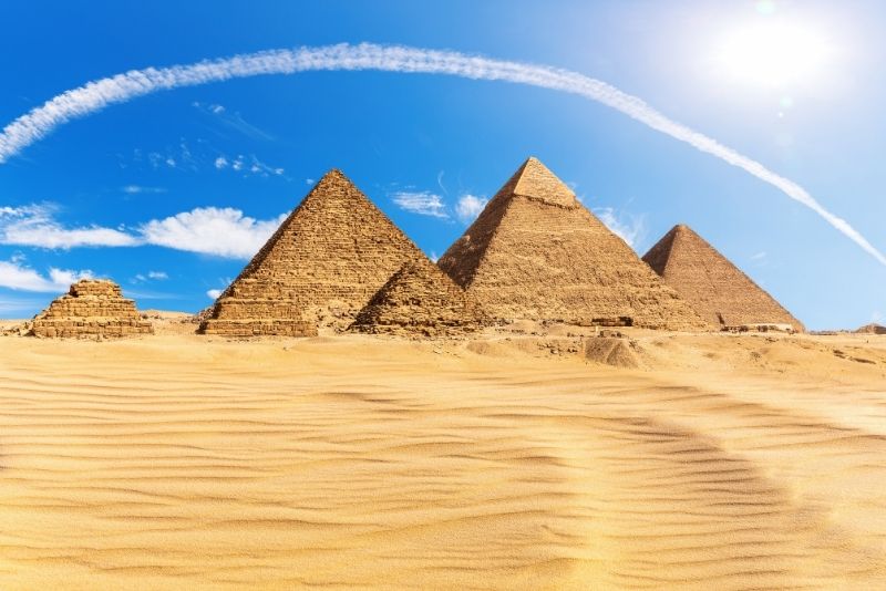 Pyramides de Gizeh, Le Caire