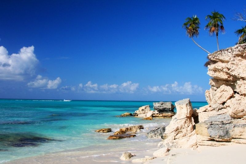 https://tourscanner.com/blog/wp-content/uploads/2021/08/Half-Moon-Bay-Turks-and-Caicos.jpg